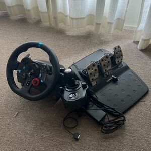 Logitech G29 Driving Force Racing Wheel + Pedals + Shifter
